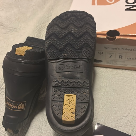 NIB Noble Equestrian Chelsea boots. Blue. 7R - Picture 4 of 8